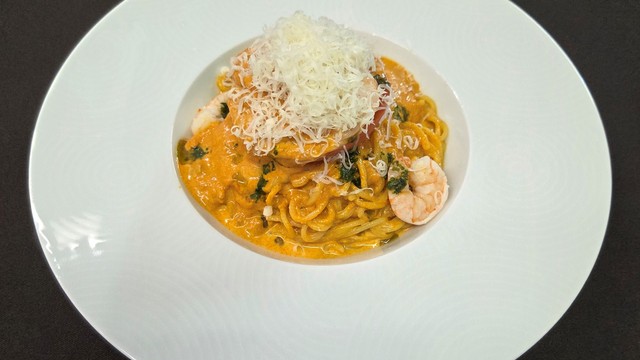 コラボメニュー第2弾 【冷製海老トマトクリーム拉麺】